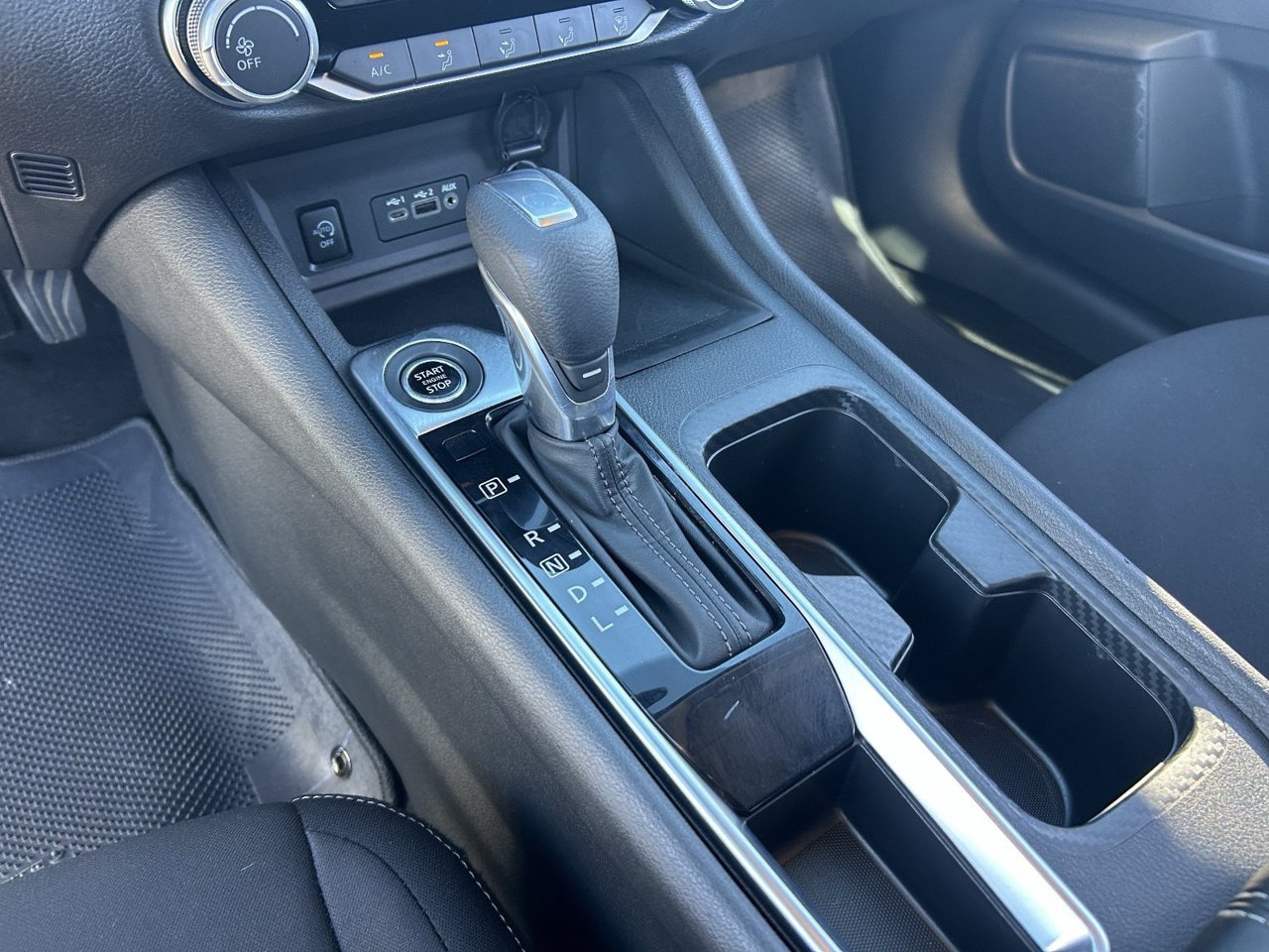 Used 2024 Nissan Sentra SV FWD image 27