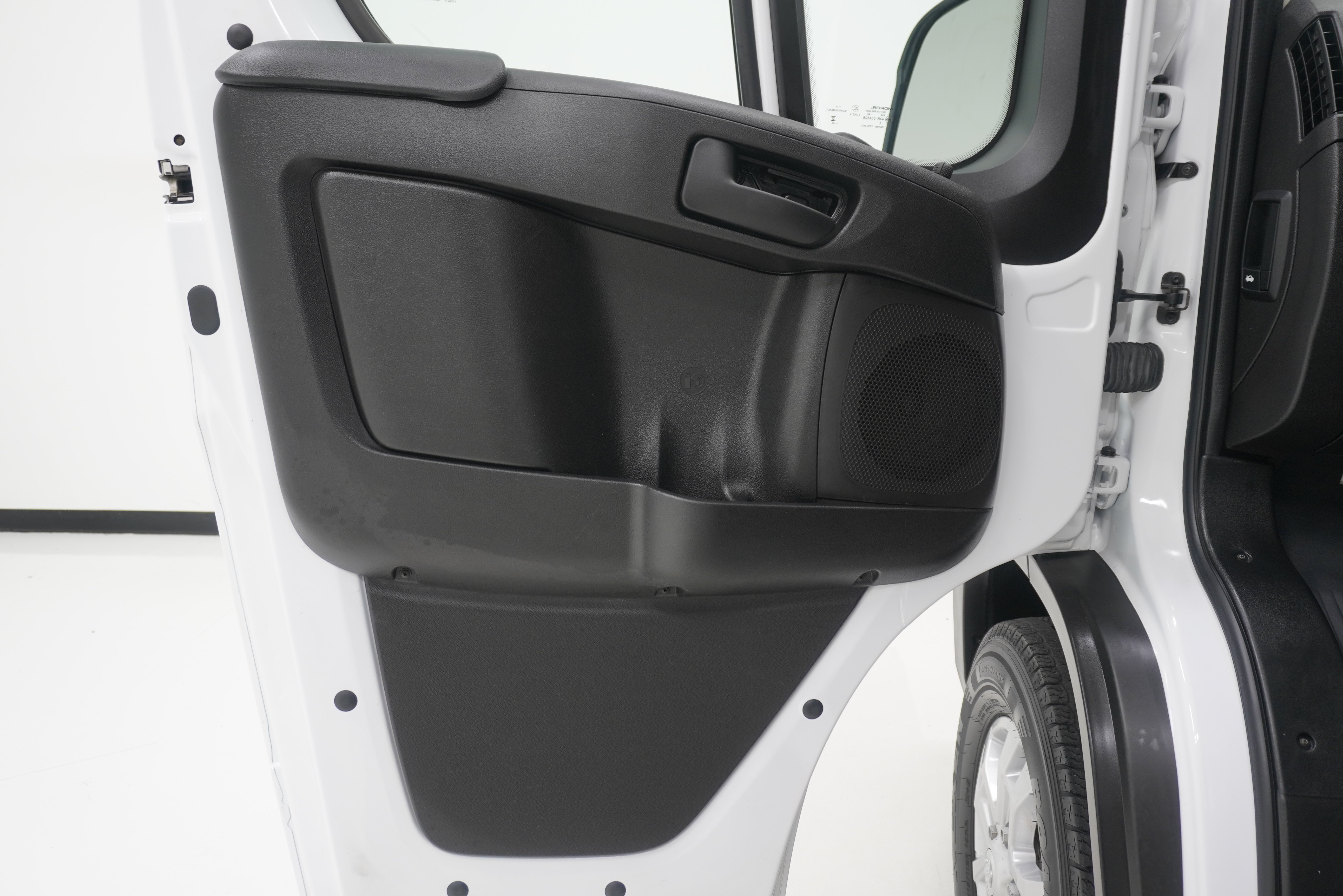Used 2023 RAM ProMaster 2500 w/ Premium Appearance Group FWD image 11