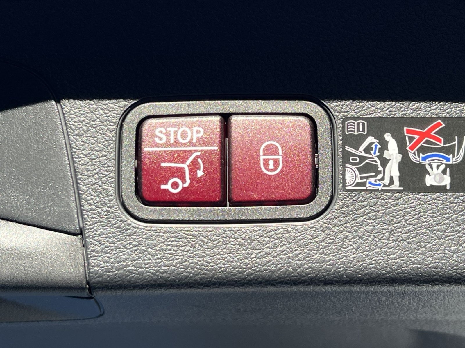 New 2026 Mercedes-Benz GLS 450 4MATIC image 33