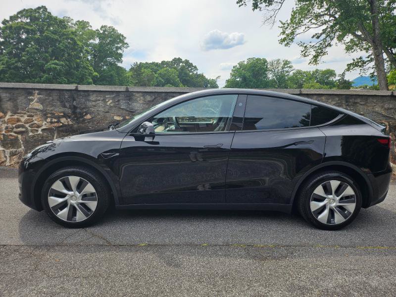 Used 2024 Tesla Model Y Long Range AWD/4WD image 8