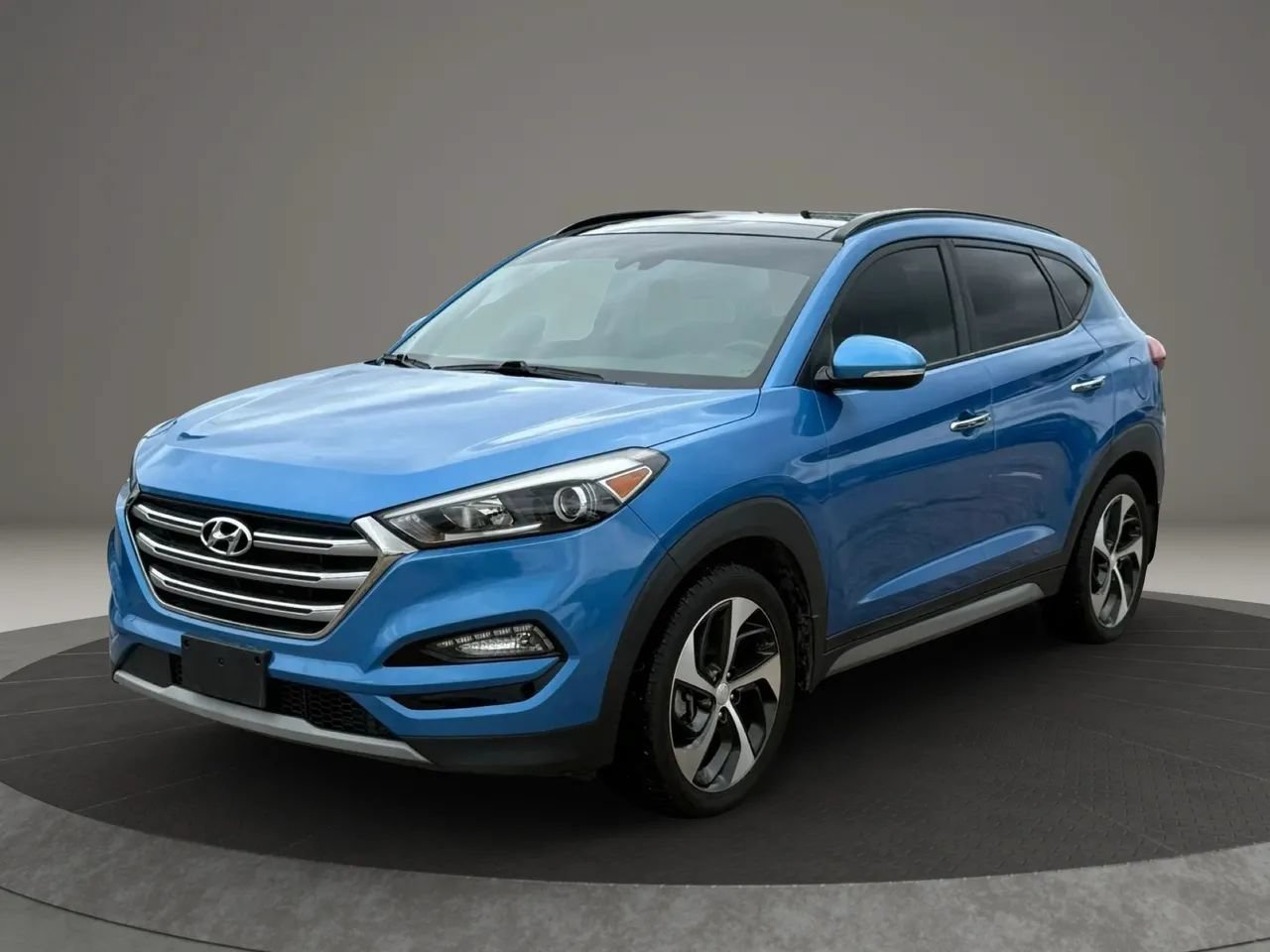 Used 2017 Hyundai Tucson Limited w/ Limited Ultimate Package 03 FWD image 3