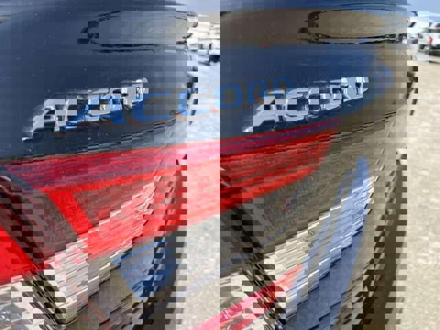 Used 2018 Honda Accord Touring image 32