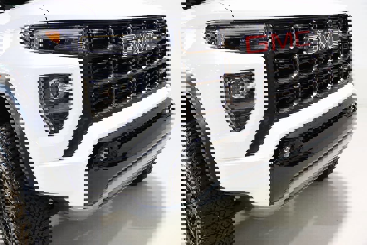 Used 2023 GMC Canyon AT4X image 27