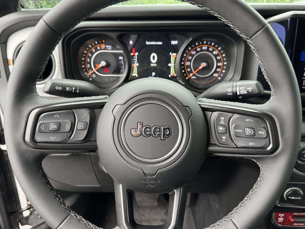 Used 2026 Jeep Gladiator Sport AWD/4WD image 16