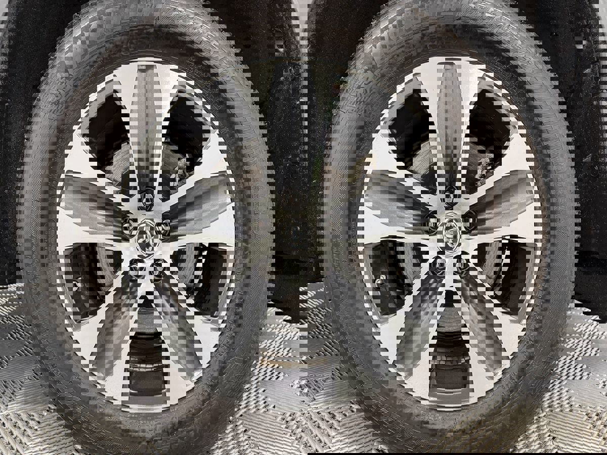 Used 2023 Toyota Highlander XLE image 32