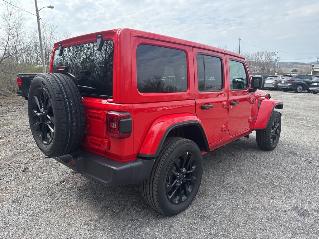 Used 2025 Jeep Wrangler Unlimited Sahara w/ Safety Group image 9