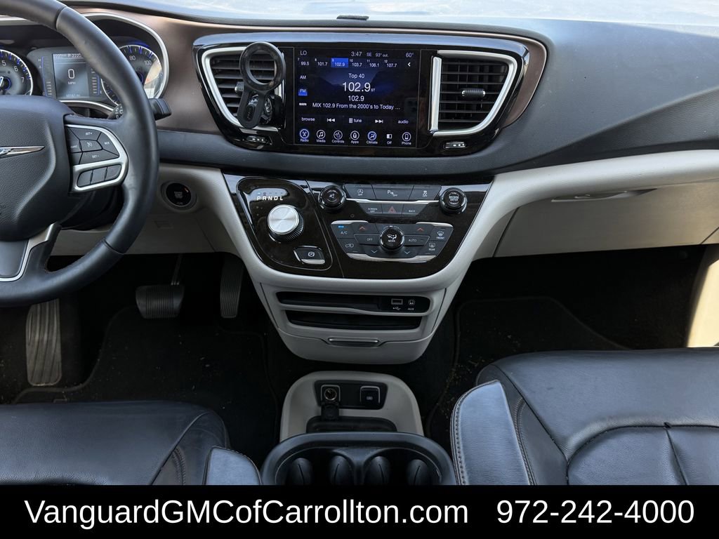 Used 2017 Chrysler Pacifica Touring-L FWD image 15
