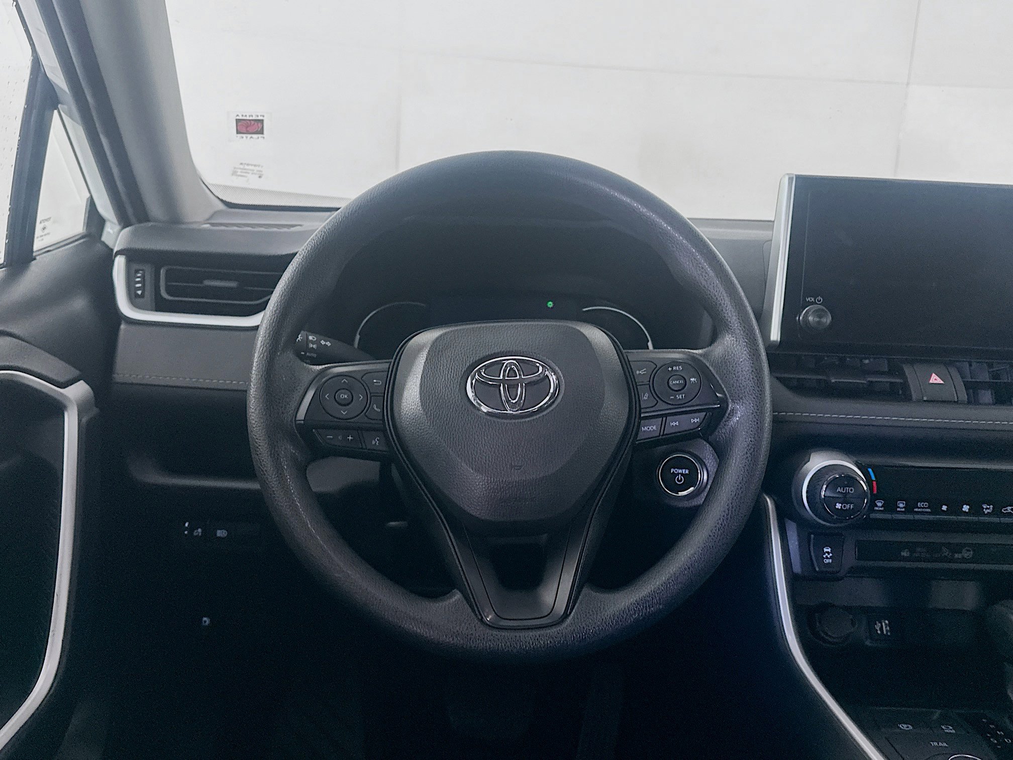 Used 2025 Toyota RAV4 XLE AWD/4WD image 18