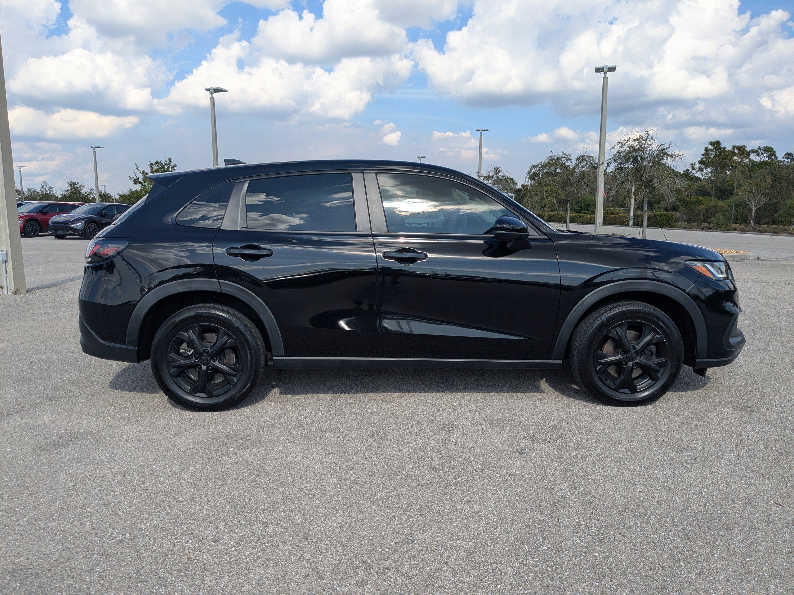 Used 2023 Honda HR-V LX image 4