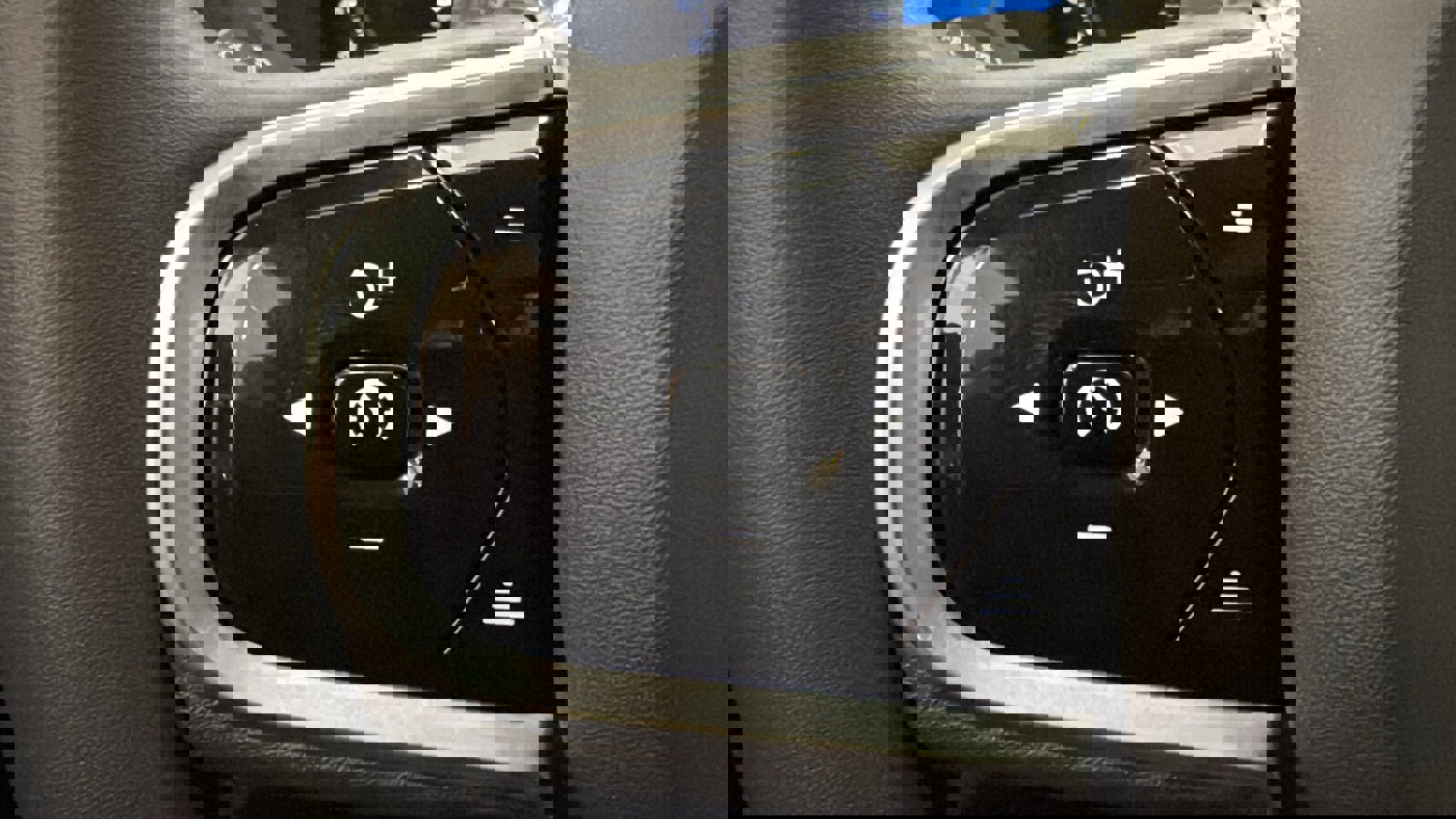 Used 2023 Volvo S60 B5 Plus w/ Climate Package image 13