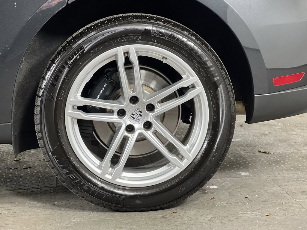 Used 2025 Porsche Macan image 12