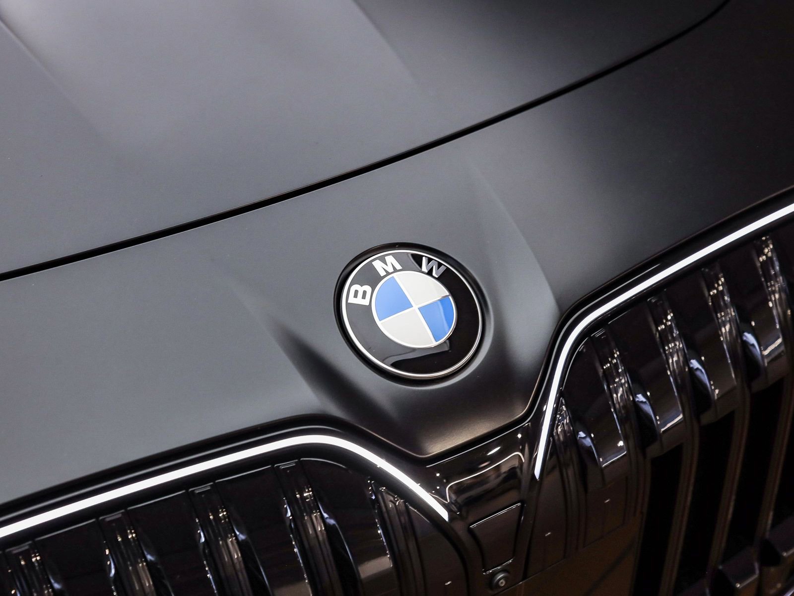Used 2026 BMW 740i w/ Premium Package RWD image 9