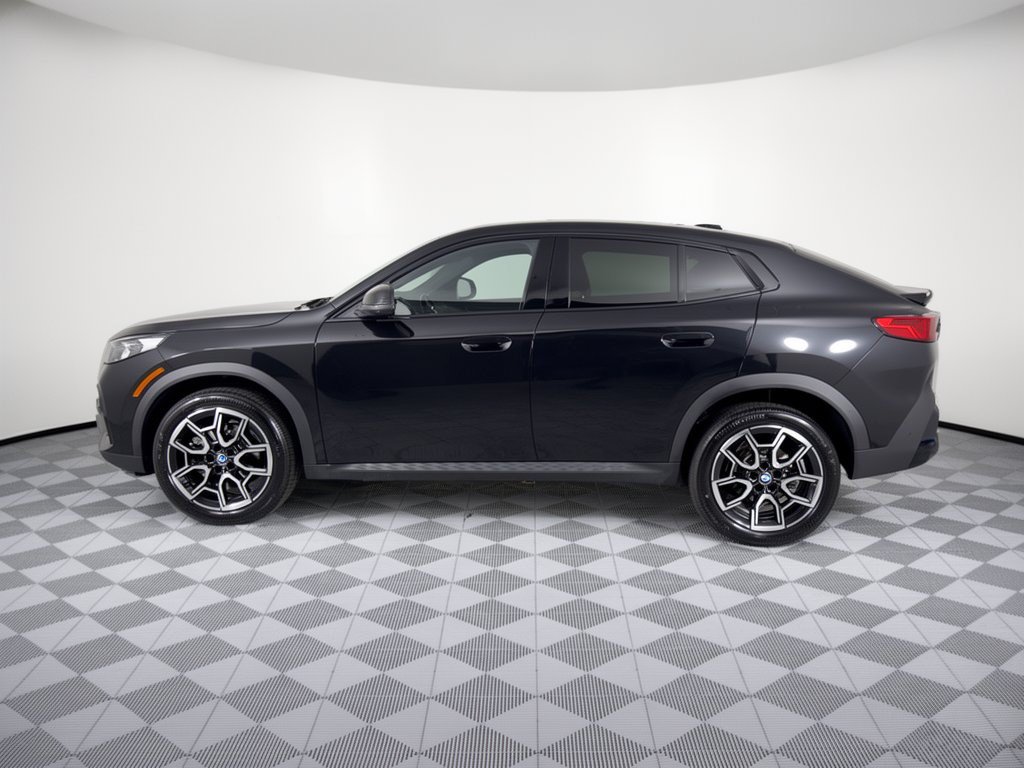 Certified 2026 BMW X2 xDrive28i AWD/4WD image 2