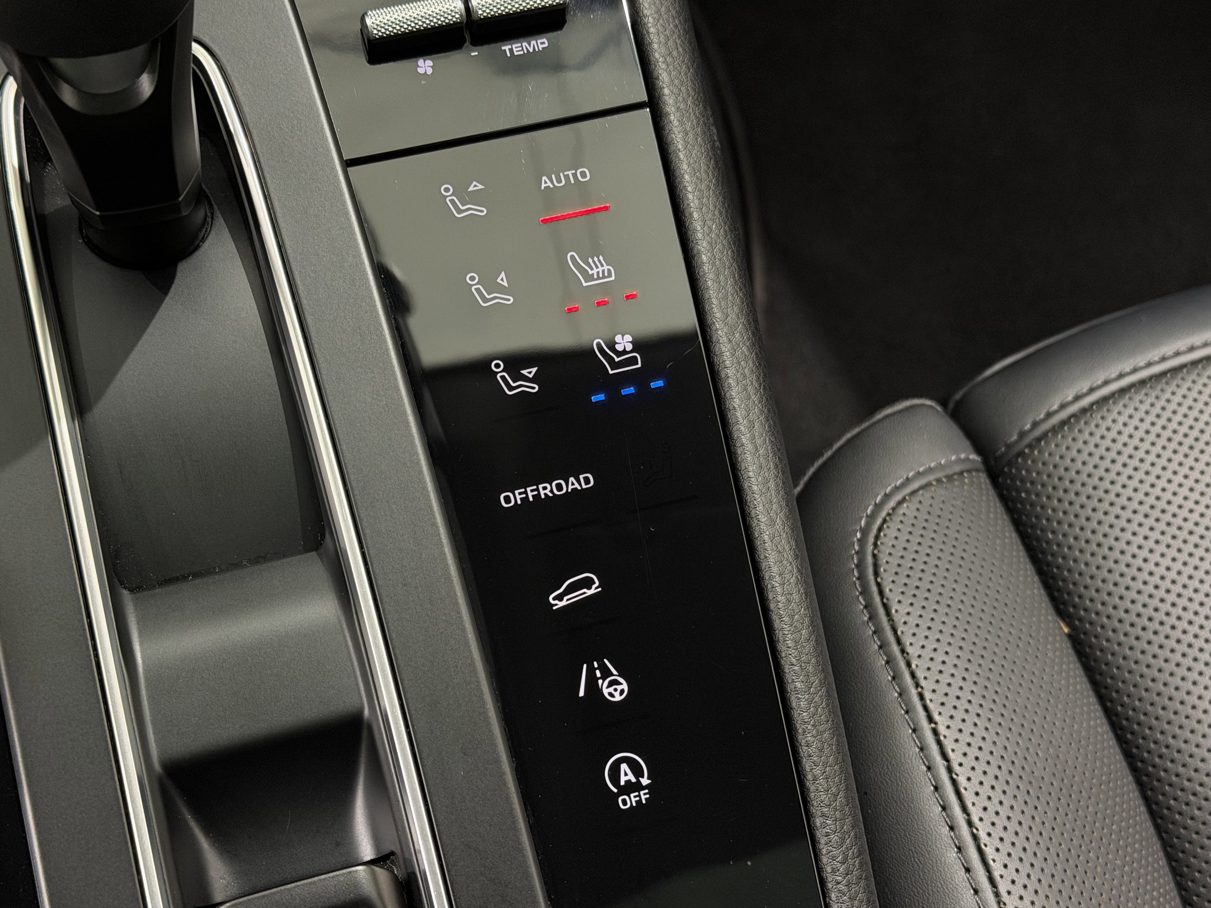 Certified 2025 Porsche Macan image 39