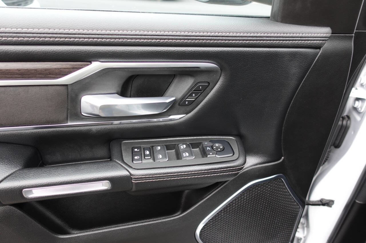 Used 2025 RAM 1500 Laramie w/ Sport Appearance Package AWD/4WD image 18