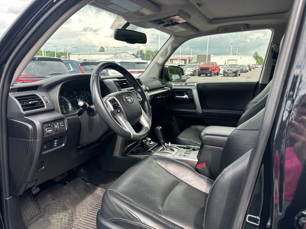 Used 2017 Toyota 4Runner Limited w/ Convenience Package AWD/4WD image 9