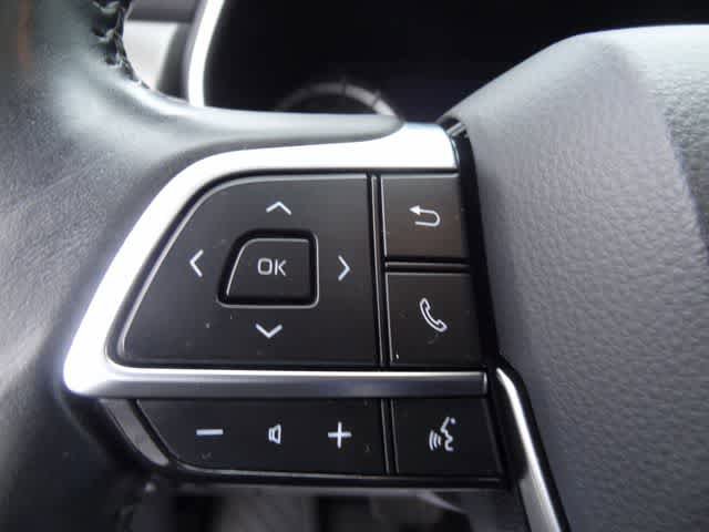 Used 2021 Toyota Highlander XLE AWD/4WD image 19