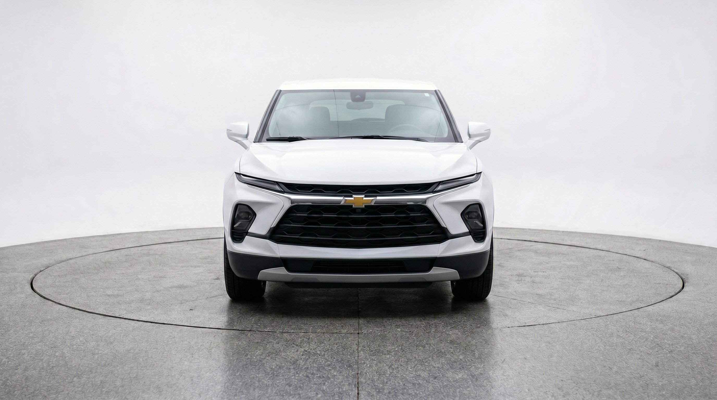 Used 2025 Chevrolet Blazer LT FWD image 2