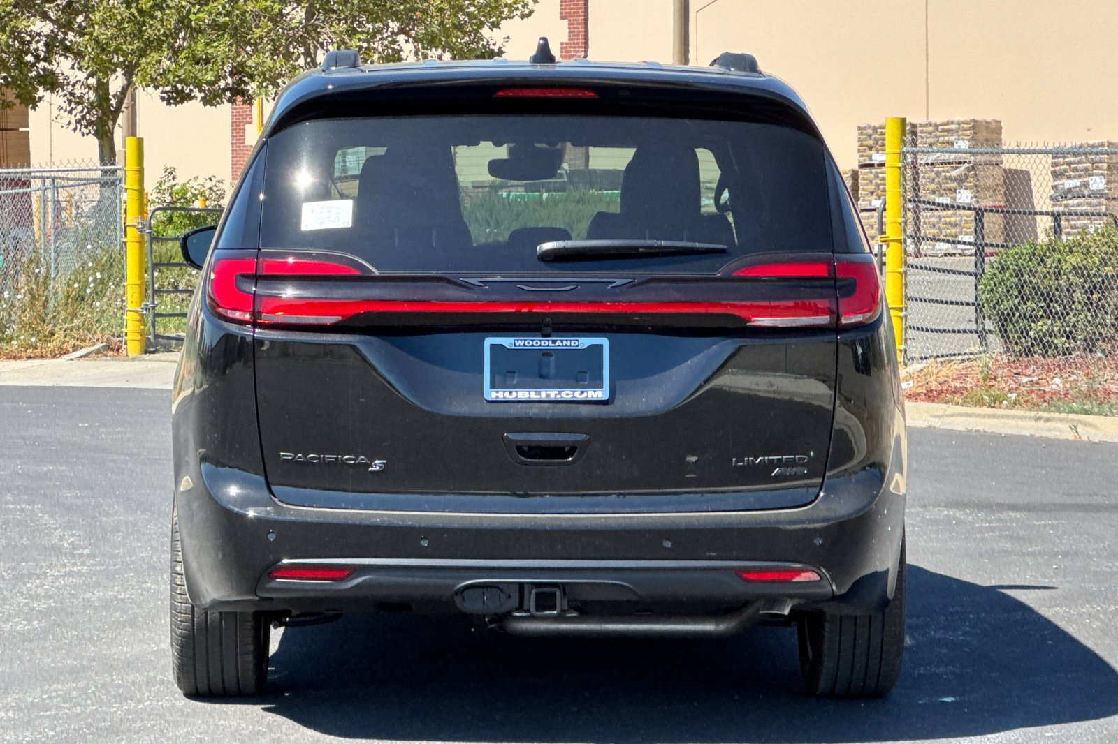 New 2027 Chrysler Pacifica Limited AWD/4WD image 4