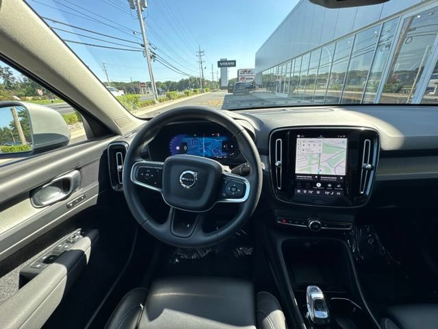 Certified 2025 Volvo XC40 B5 Plus AWD/4WD image 21