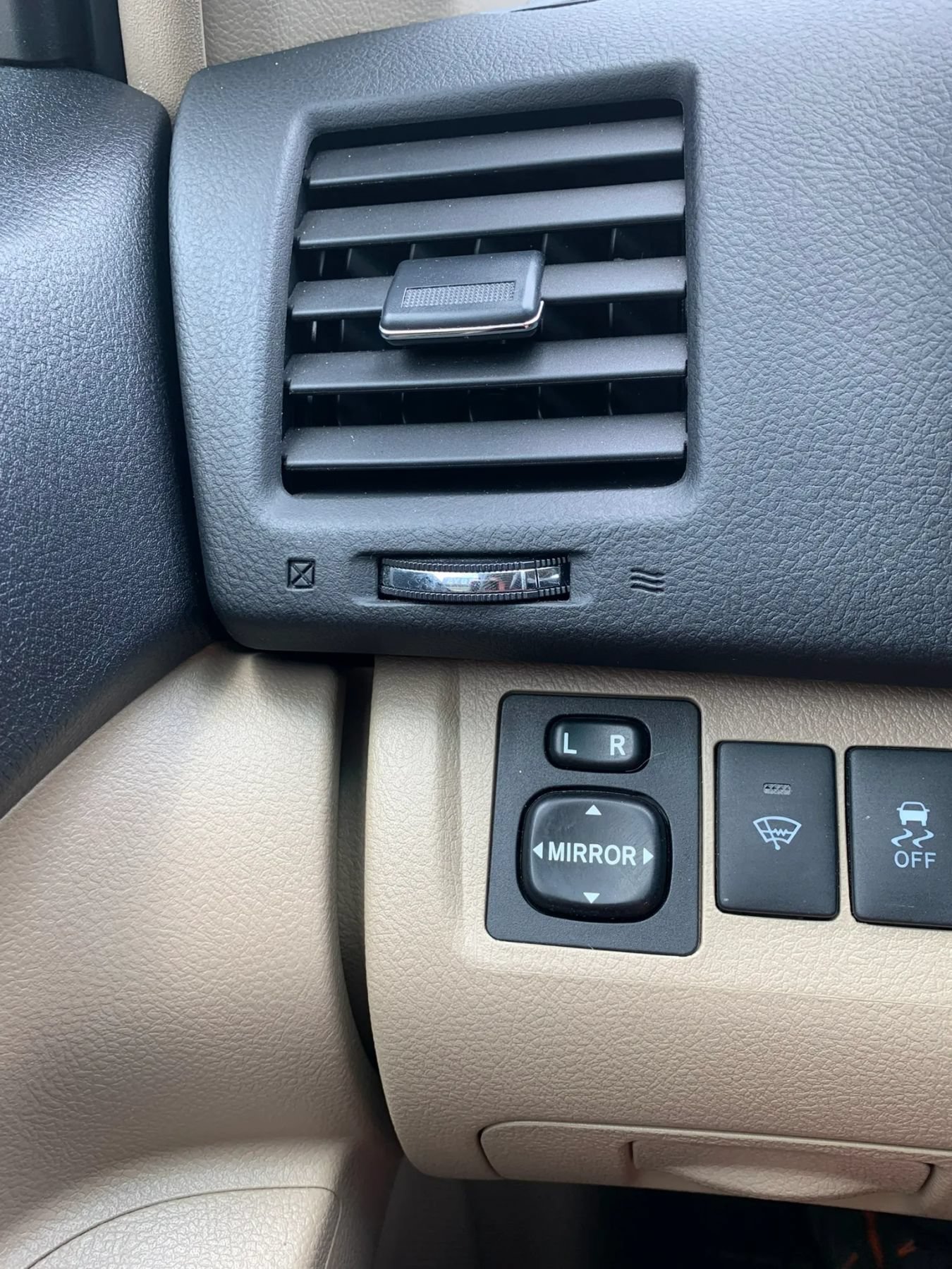 Used 2011 Toyota Highlander Limited FWD image 35