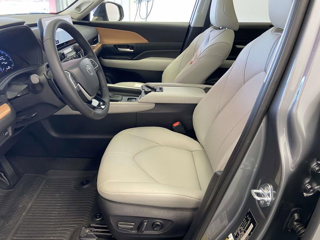 Certified 2026 Toyota Grand Highlander Platinum image 17