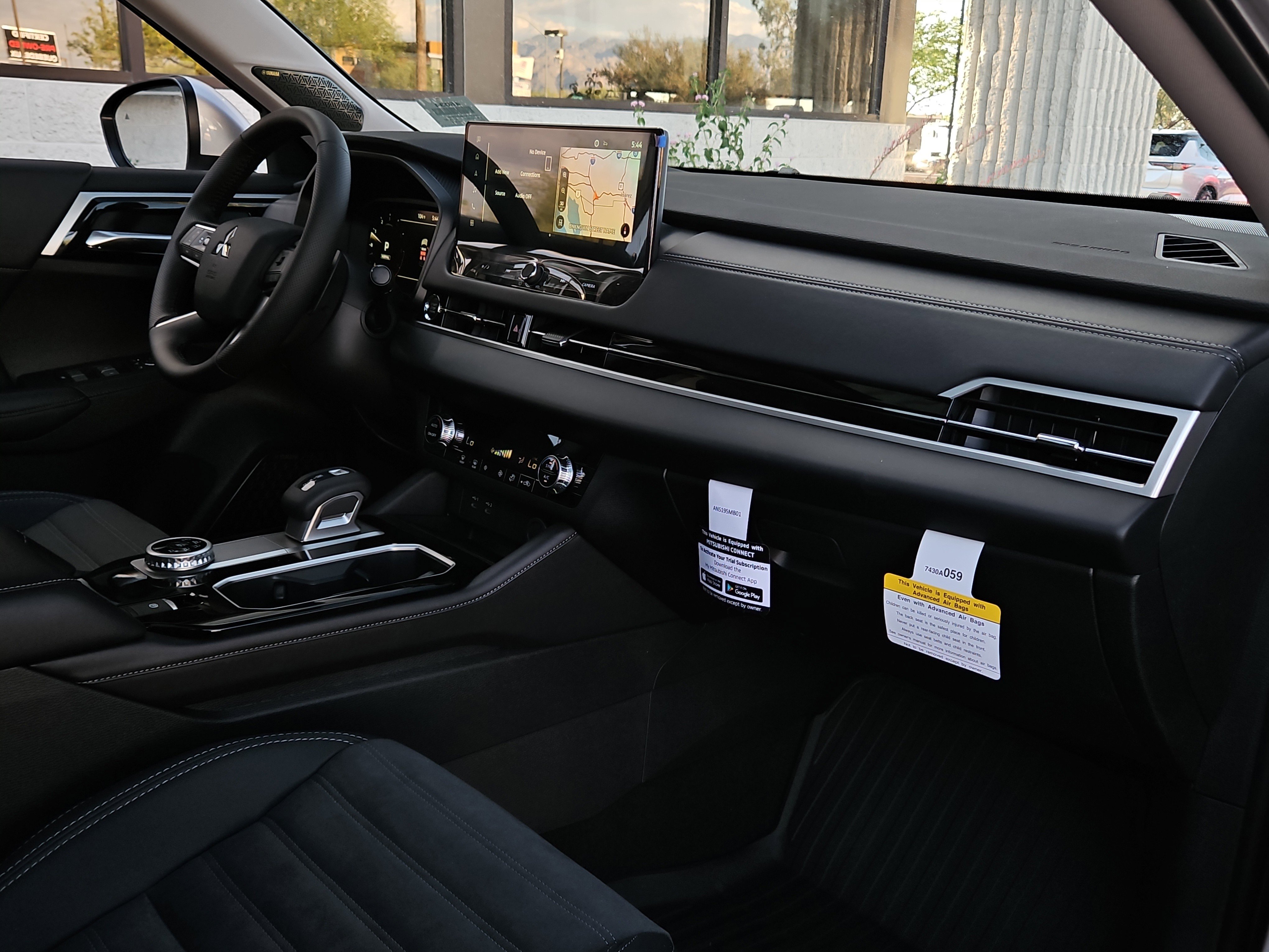 New 2025 Mitsubishi Outlander SE image 25