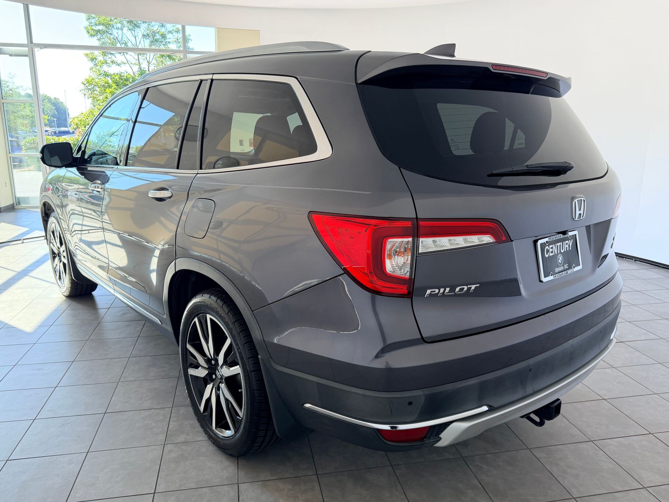 Used 2019 Honda Pilot Touring image 3
