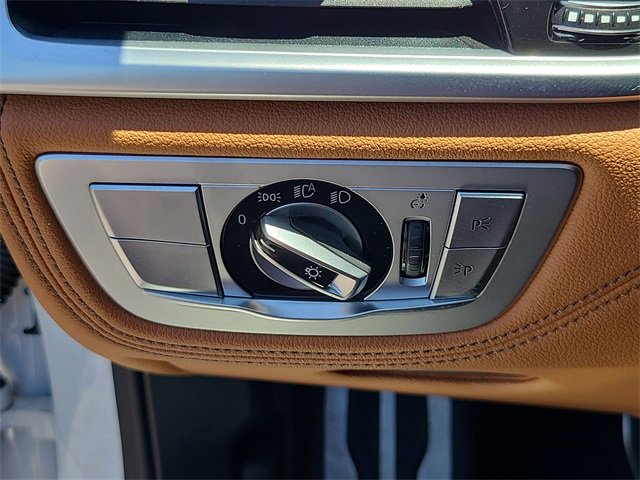 Used 2022 BMW 750i xDrive w/ Luxury Rear Seating Package image 22