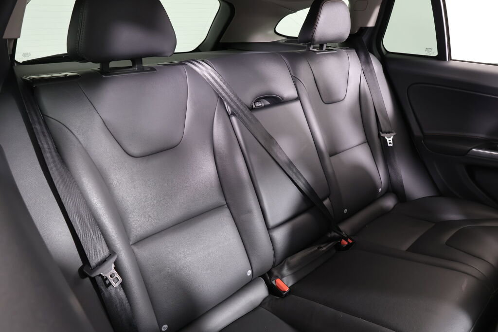 Used 2016 Volvo V60 T5 Cross Country Platinum image 20