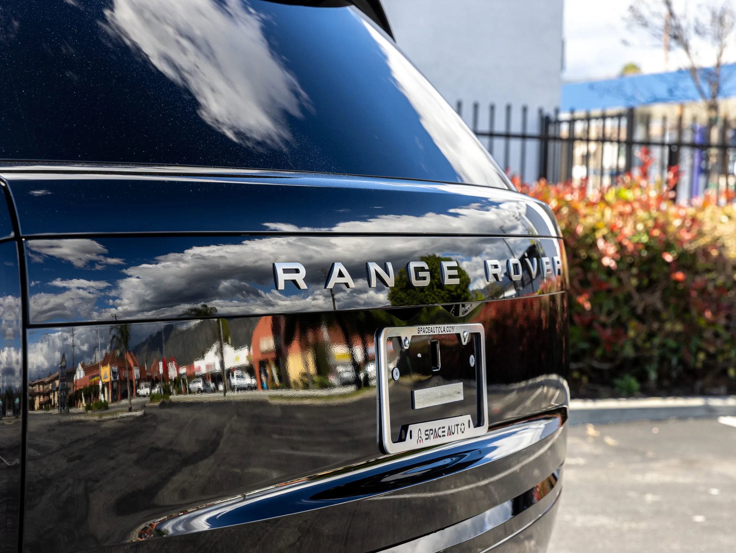 Used 2025 Land Rover Range Rover Long Wheelbase SE image 6