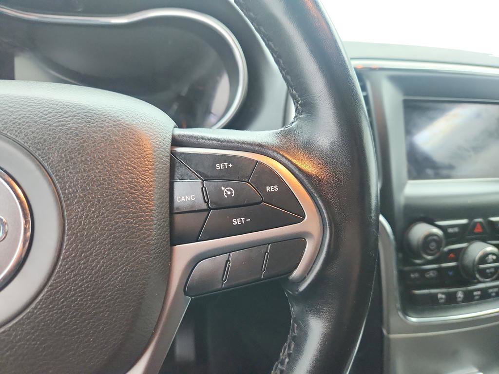 Used 2021 Jeep Grand Cherokee Laredo image 32