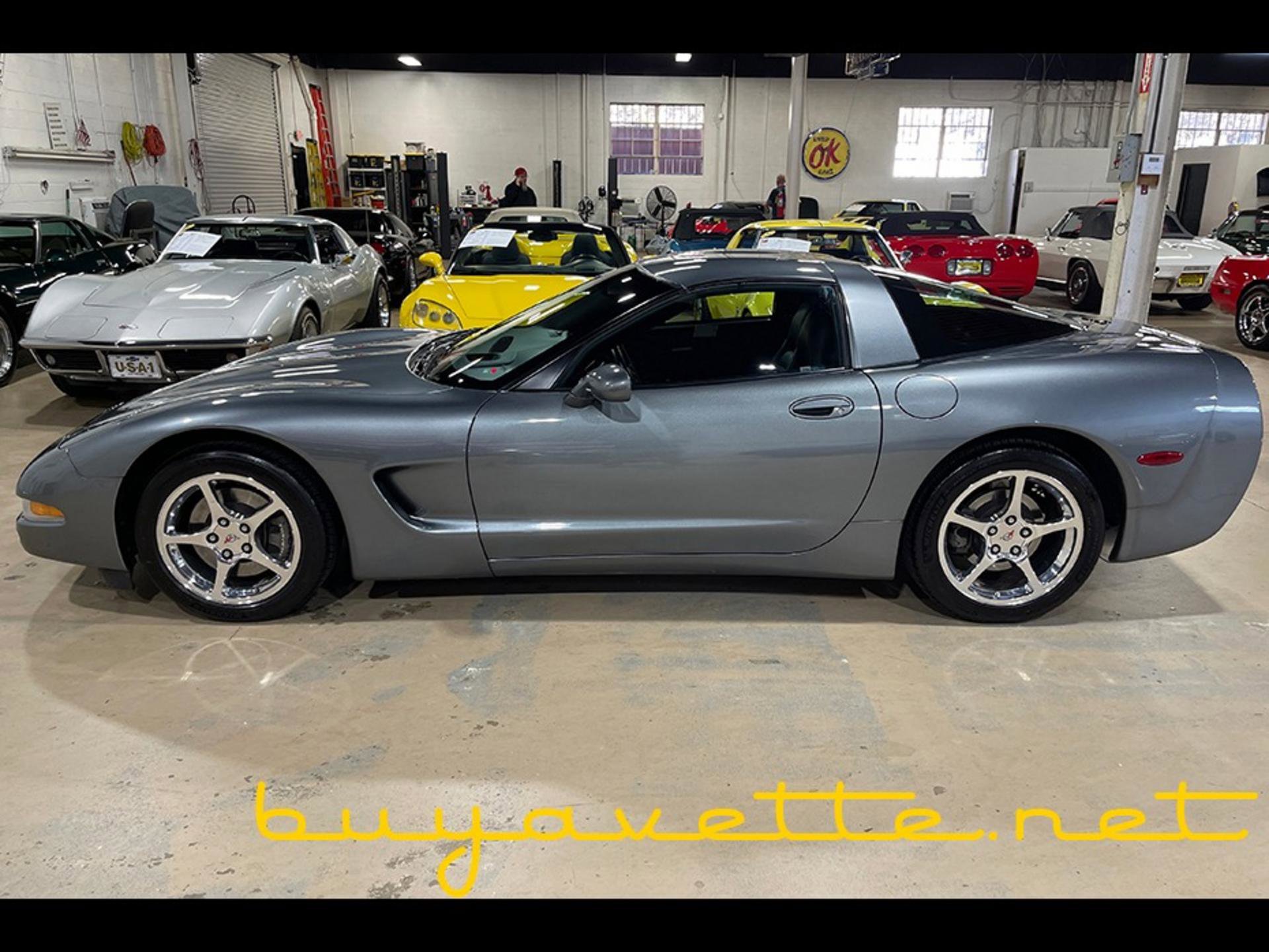 Used 2004 Chevrolet Corvette Coupe w/ Roof Package image 6