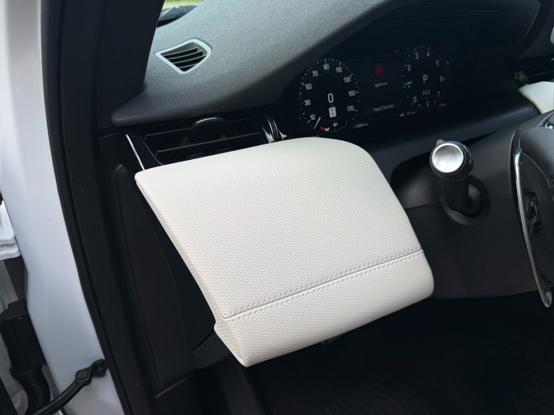 Used 2024 Land Rover Discovery Sport Dynamic SE image 52