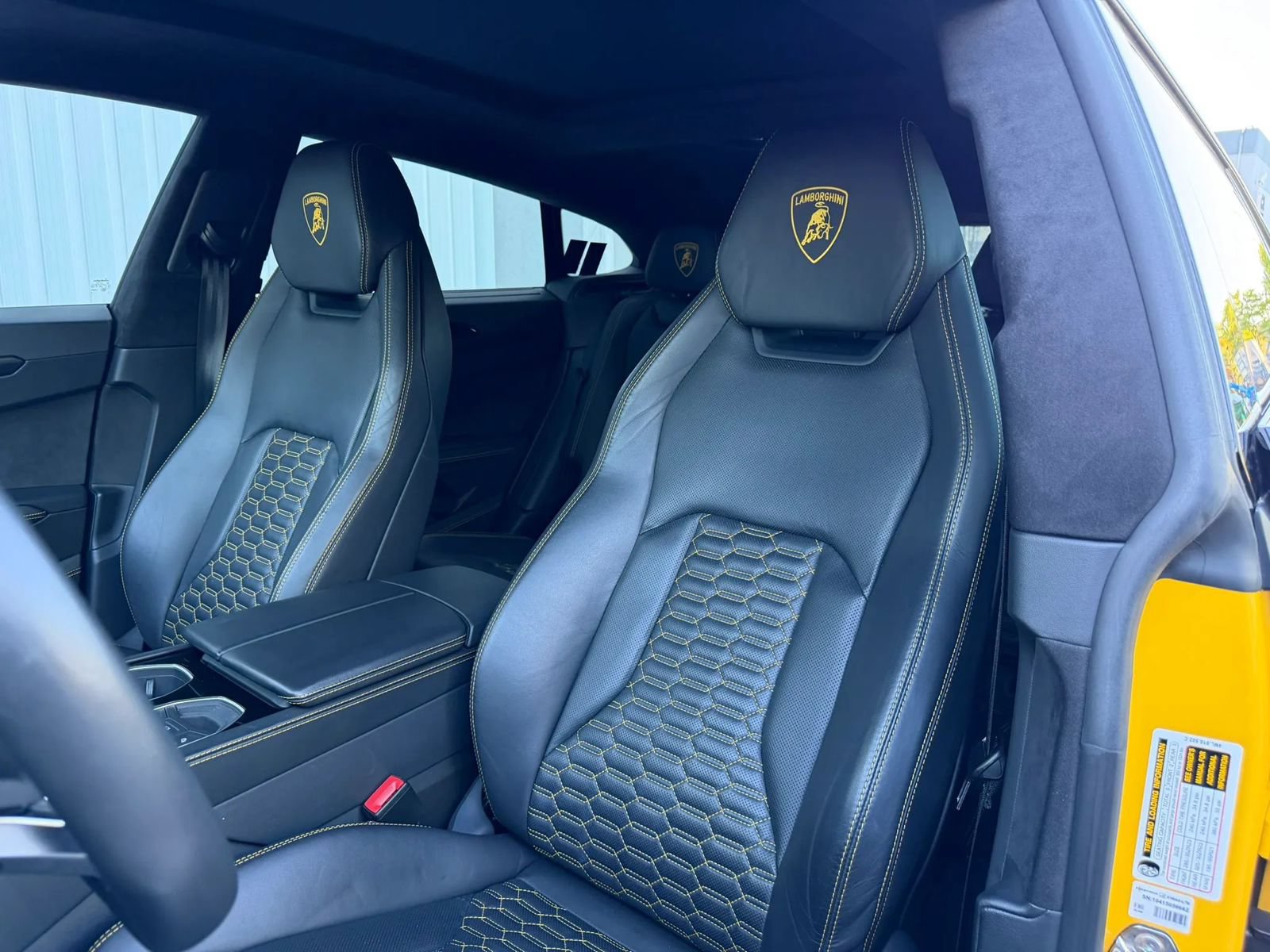 Used 2021 Lamborghini Urus AWD/4WD image 22