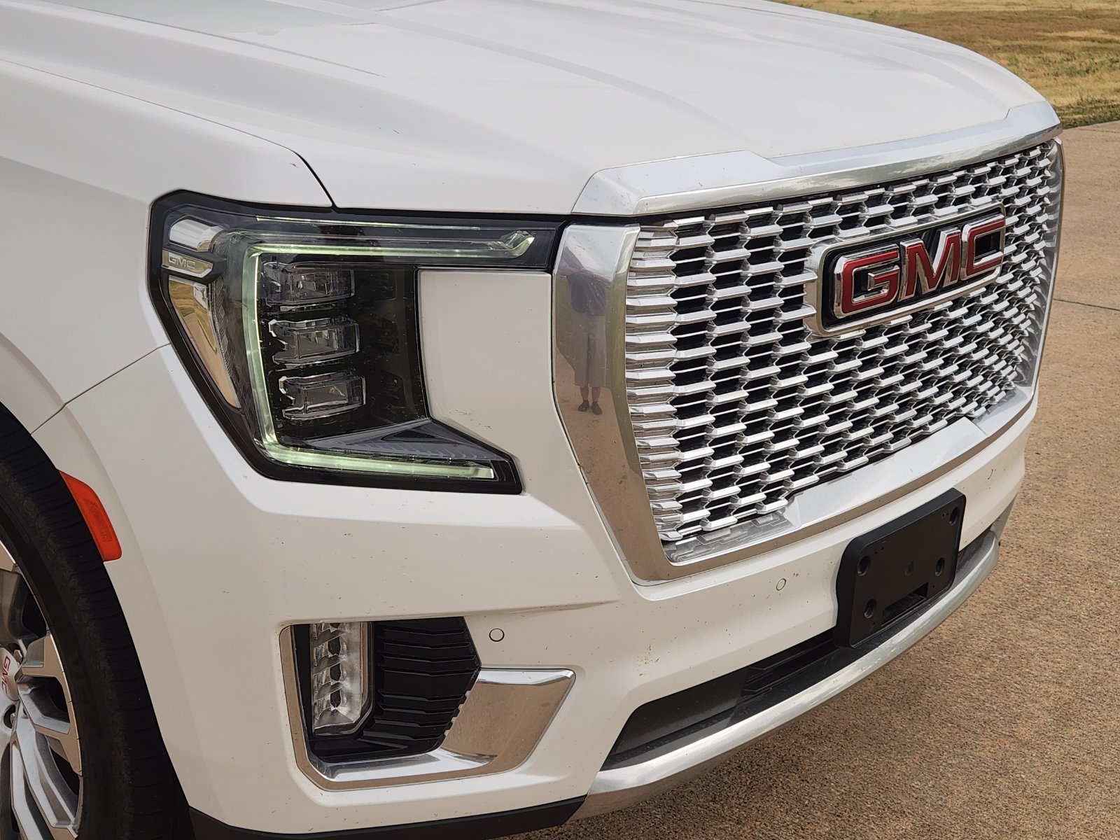 Used 2022 GMC Yukon Denali RWD image 12