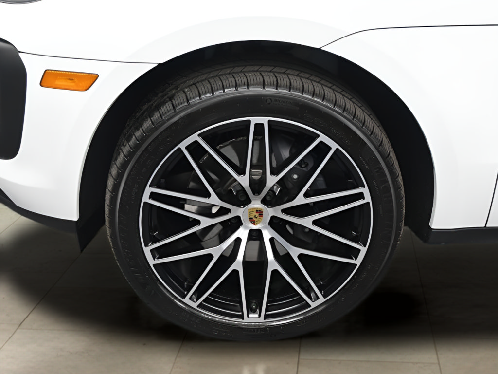 Certified 2026 Porsche Macan AWD/4WD image 12