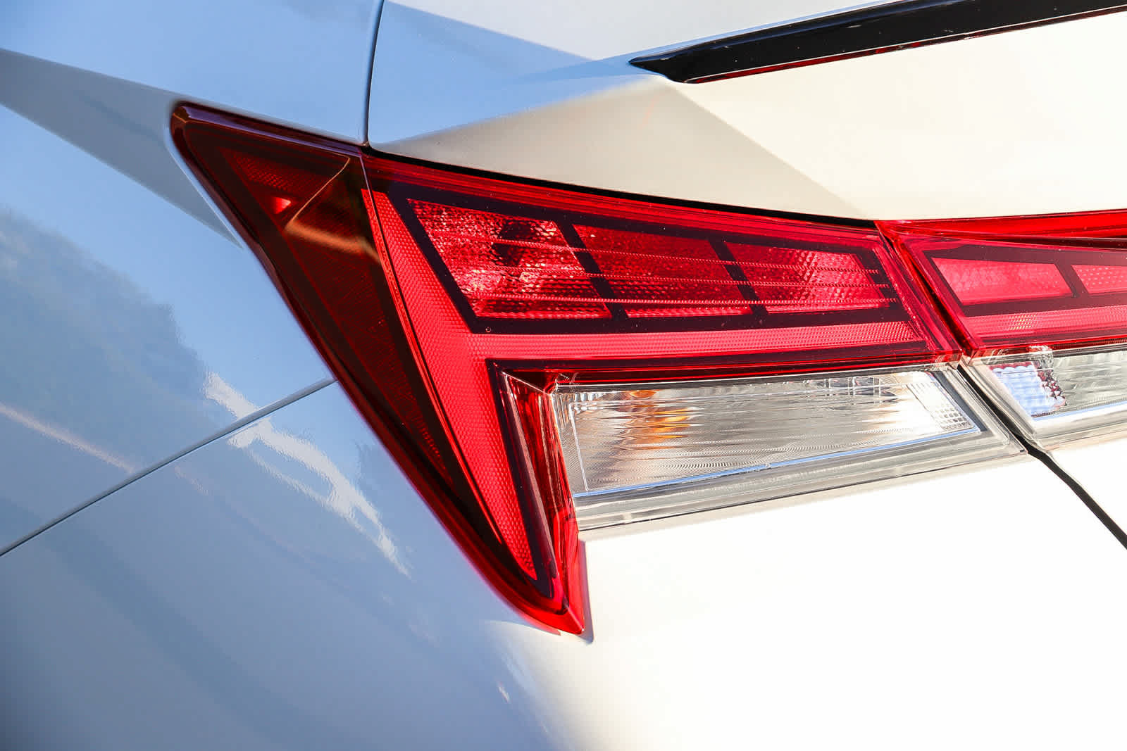 Used 2025 Hyundai Elantra SEL FWD image 9