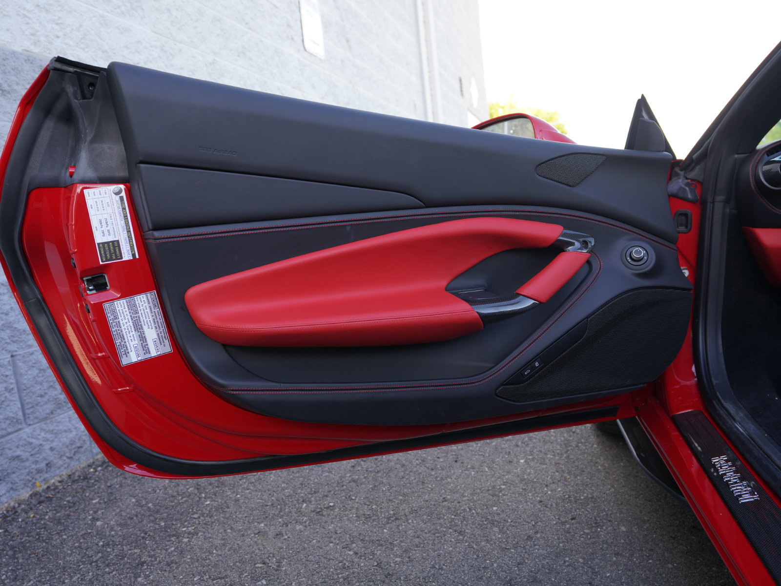 Used 2023 Ferrari F8 Tributo RWD image 31