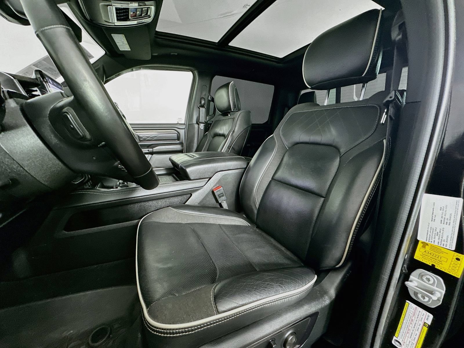 Used 2025 RAM 1500 Limited AWD/4WD image 23