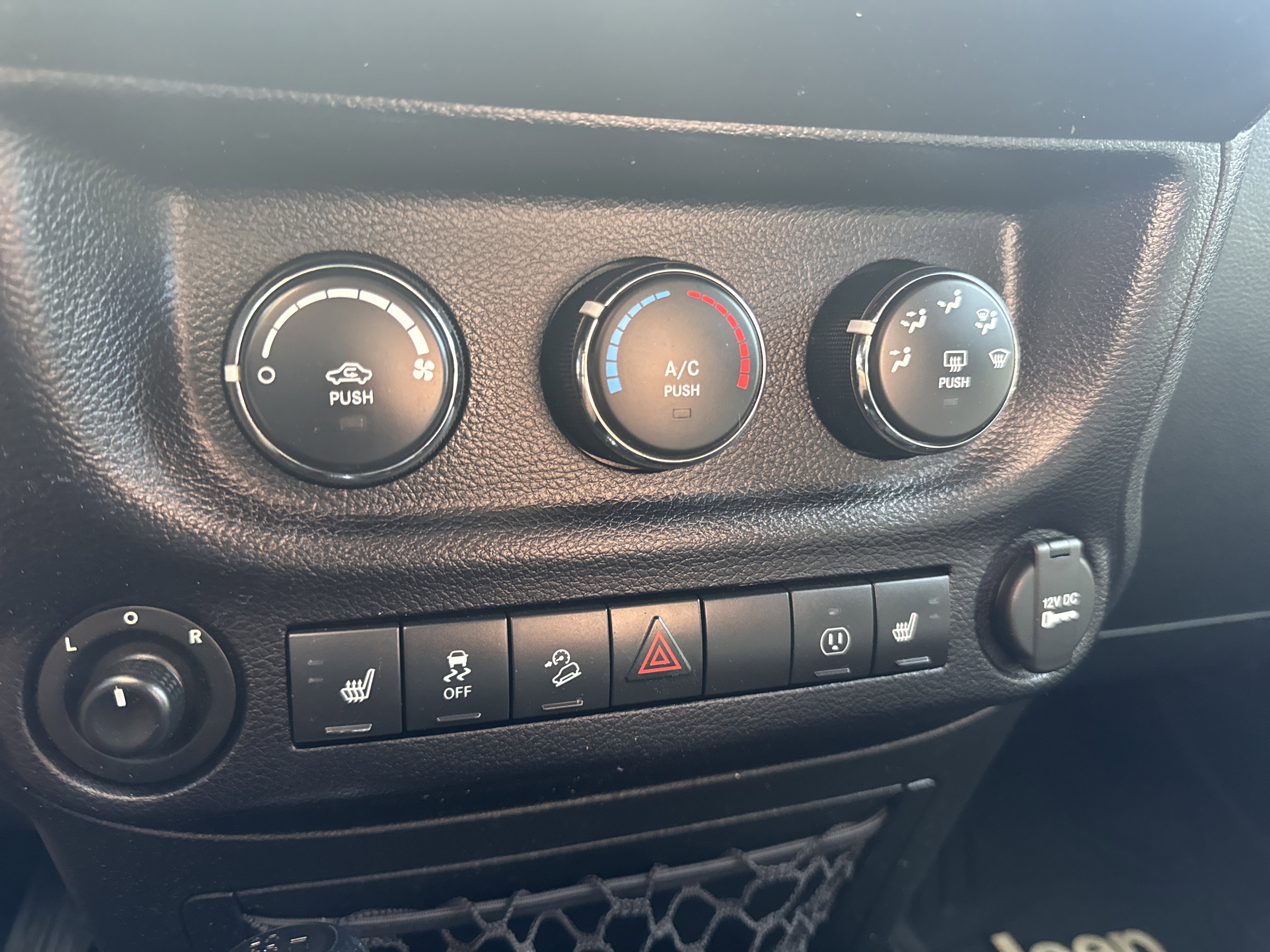 Used 2016 Jeep Wrangler Unlimited Sahara w/ Dual Top Group image 20