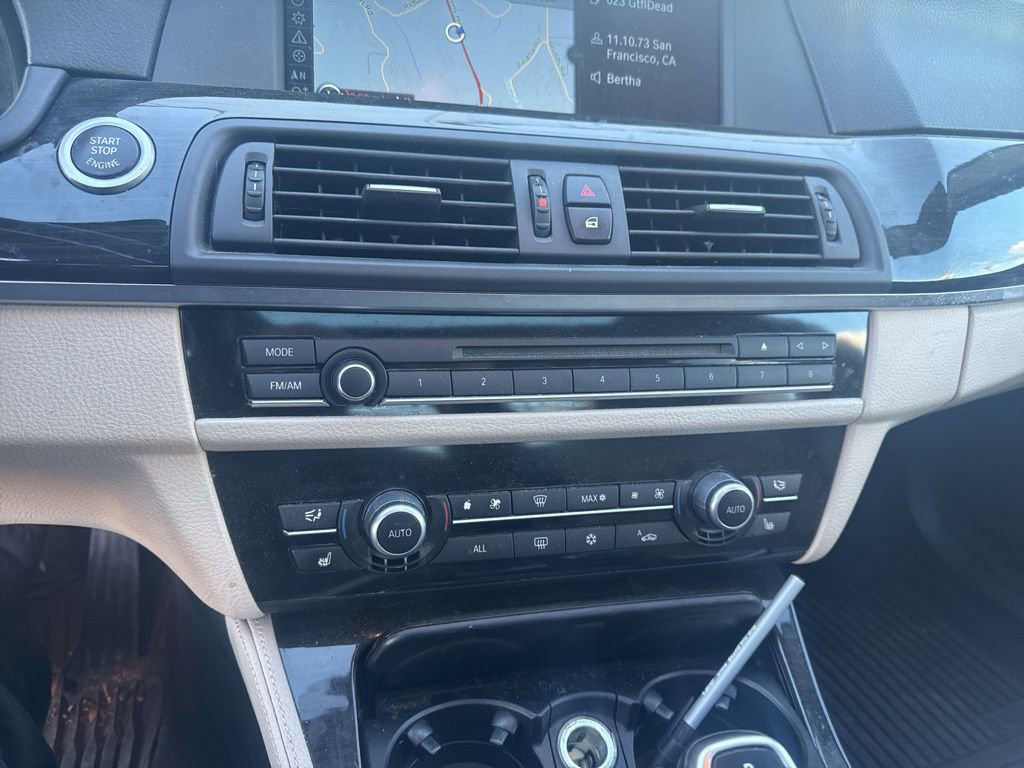 Used 2011 BMW 550i xDrive Sedan image 12