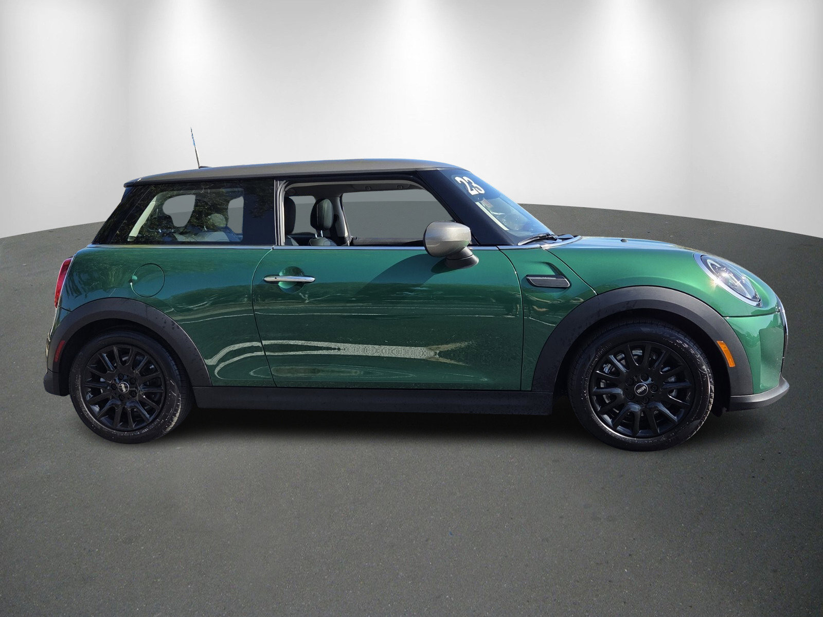 Used 2023 MINI Cooper 2-Door Hardtop image 8