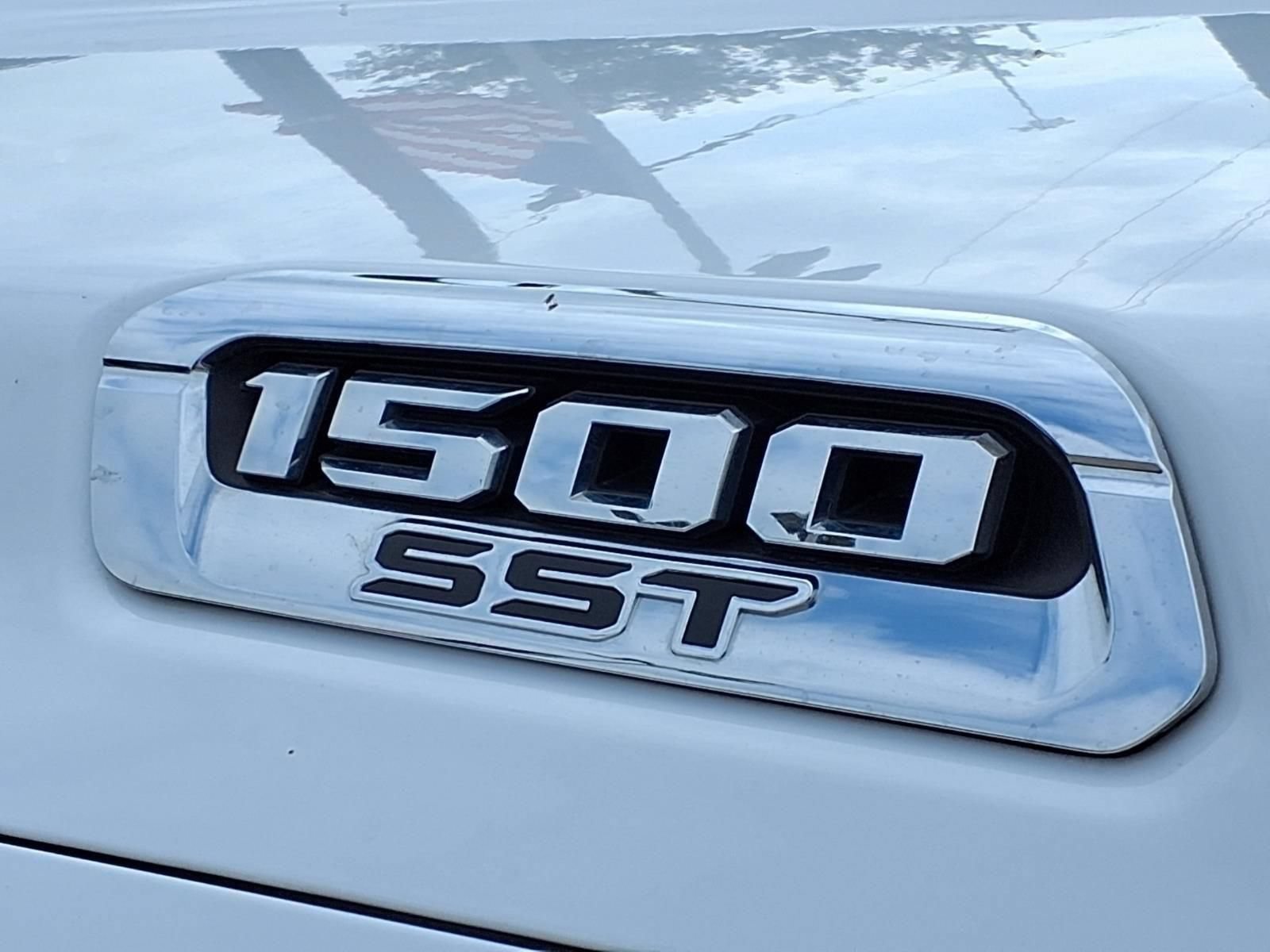 Used 2025 RAM 1500 Laramie AWD/4WD image 19