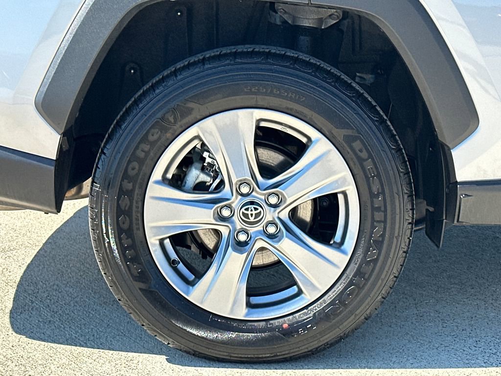 Used 2025 Toyota RAV4 LE AWD/4WD image 7