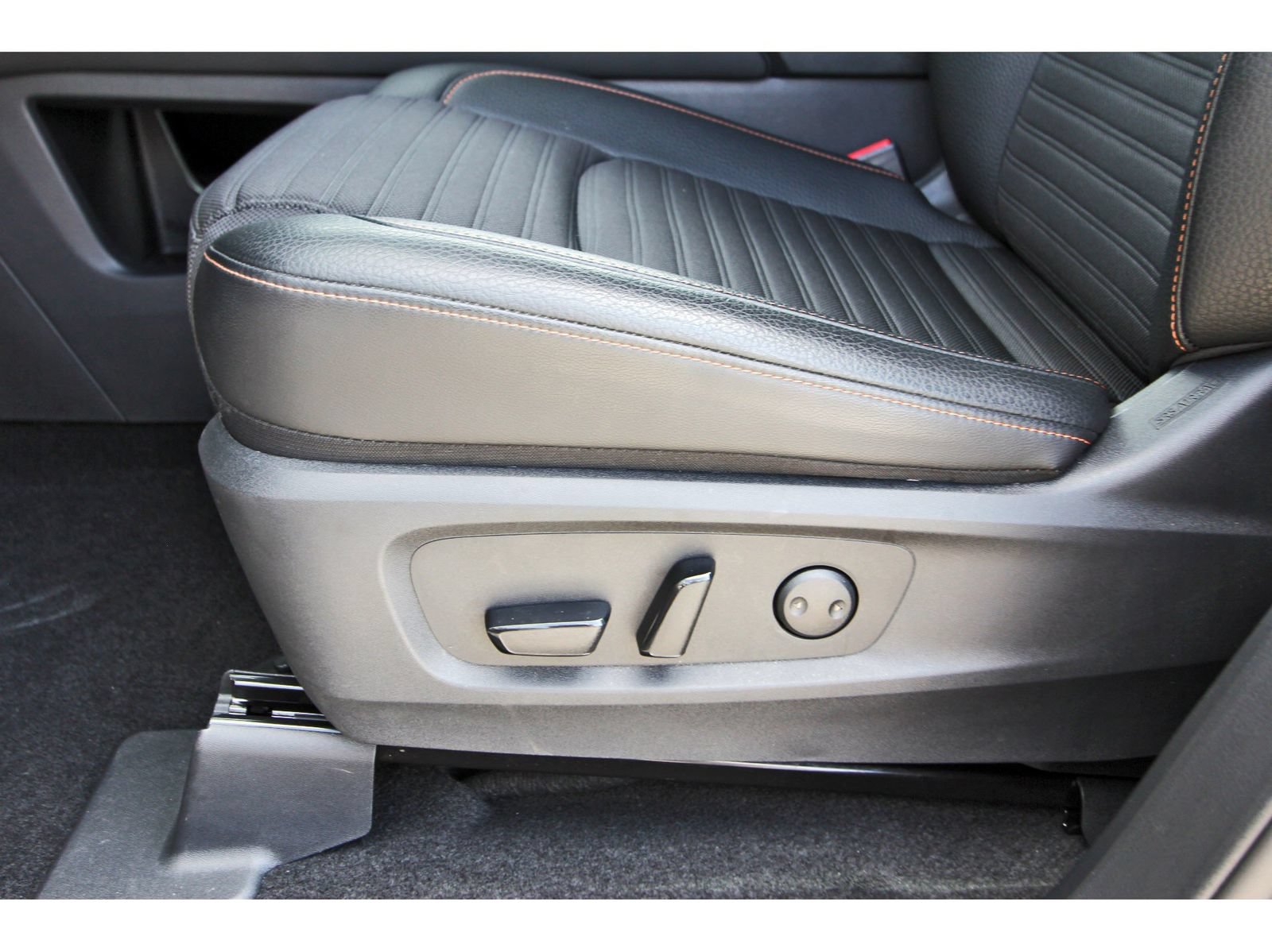 Certified 2025 Nissan Pathfinder Rock Creek AWD/4WD image 32