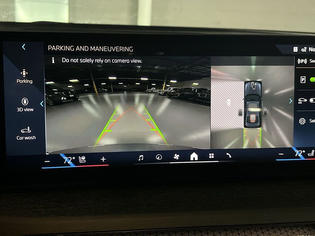 New 2025 BMW 330i xDrive Sedan w/ Convenience Package image 17