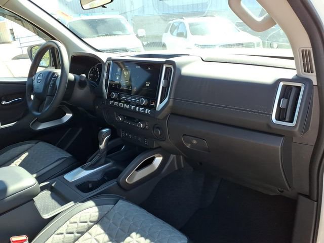 Used 2025 Nissan Frontier SV w/ SV Convenience Package RWD image 16