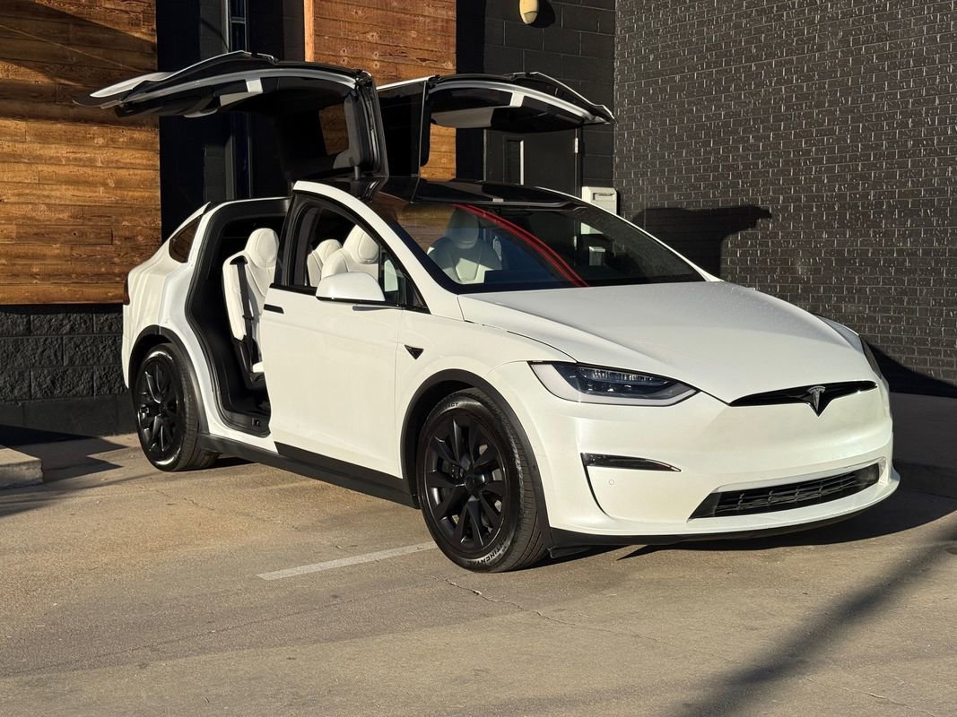 Used 2022 Tesla Model X image 10