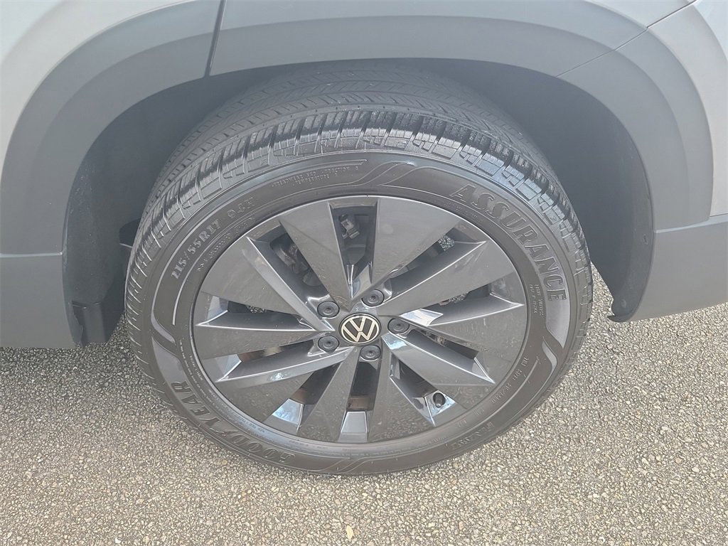 Used 2024 Volkswagen Taos S image 9